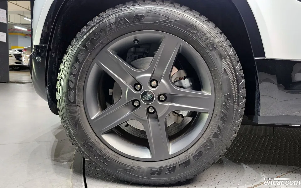 Land Rover Defender 110 D250 X- SE 2025 — миниатюра 2