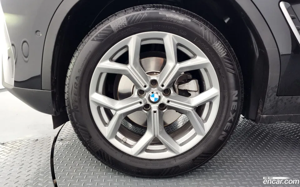 BMW X4 xDrive20i xLine 2023 — миниатюра 2
