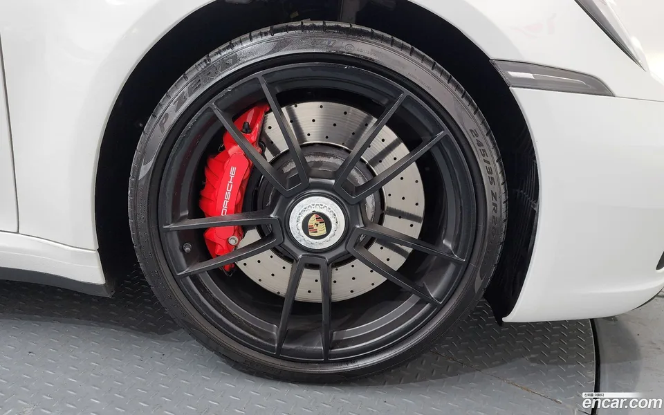 Porsche 911 (992) GTS 2022 — миниатюра 2