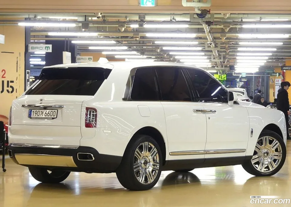 Rolls-Royce Cullinan 6.7 V12 2023 — миниатюра 3