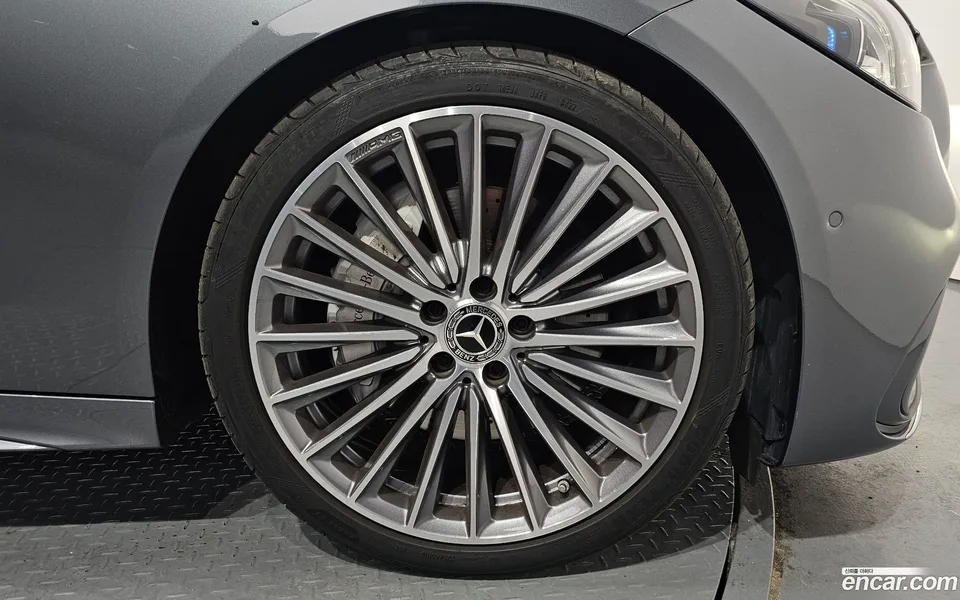 Mercedes-Benz C-Class C300 4MATIC AMG Line 2023 — миниатюра 2