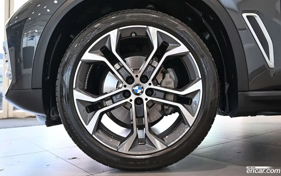 BMW X5 xDrive 40i xLine 2022 — миниатюра 2