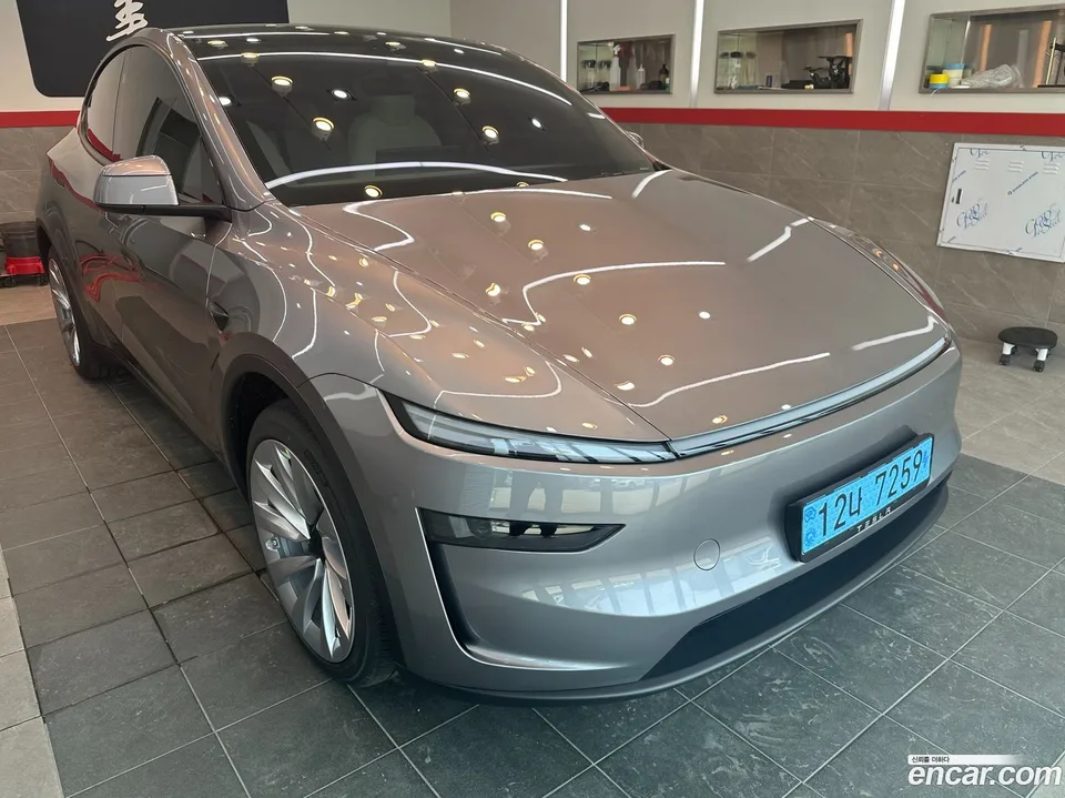 Tesla Model Y AWD 2025 — миниатюра 3