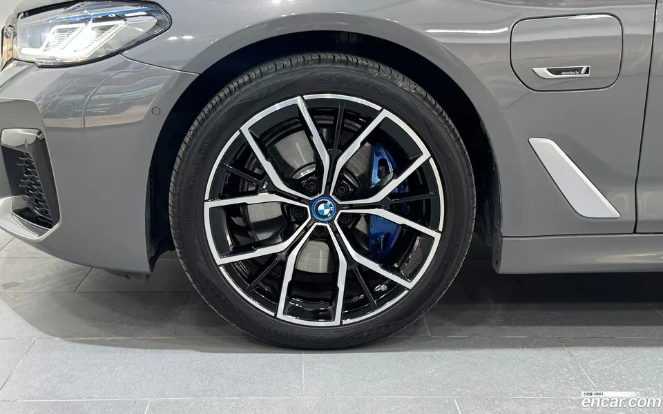 BMW 5 Series 530e M 2022 — миниатюра 5
