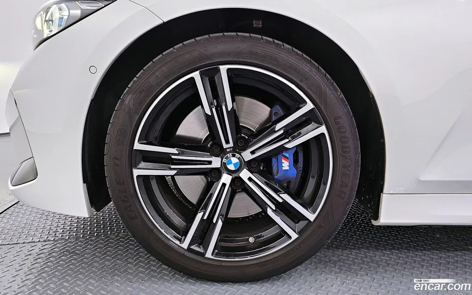 BMW 3 Series 320i M 2022 — миниатюра 2