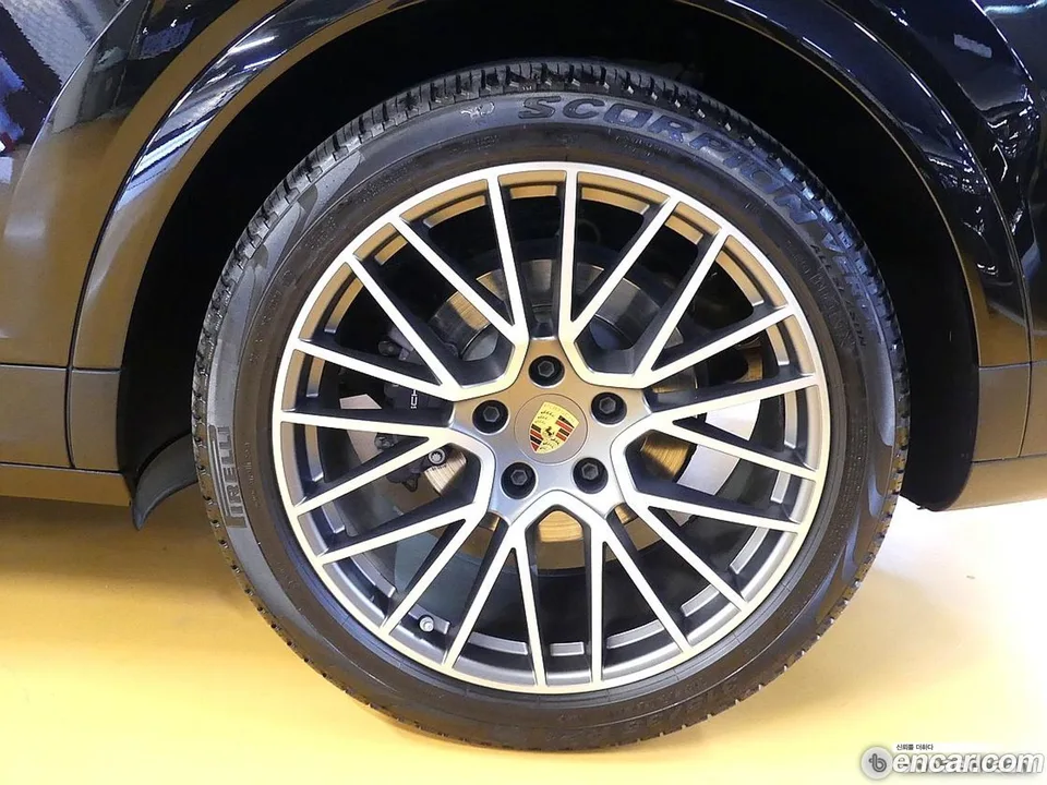 Porsche Cayenne 3.0 2023 — миниатюра 2