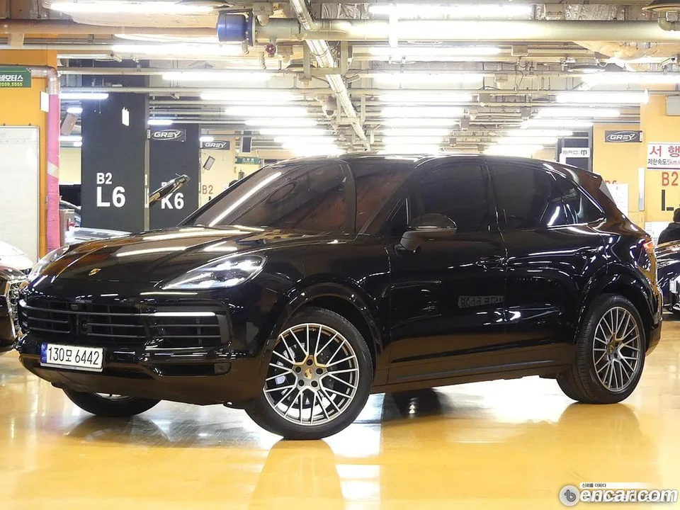 Porsche Cayenne 3.0 2023 — фото 1, купить с доставкой в Москву