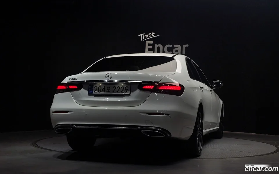 Mercedes-Benz E-Class E250 2022 — миниатюра 4