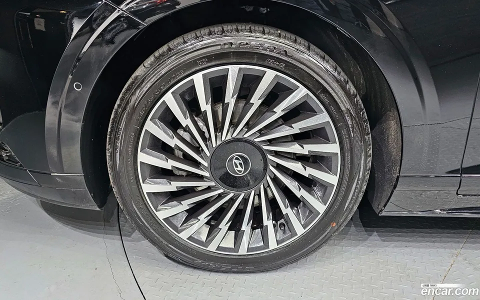 Hyundai Grandeur 2.5 2WD 2023 — миниатюра 4