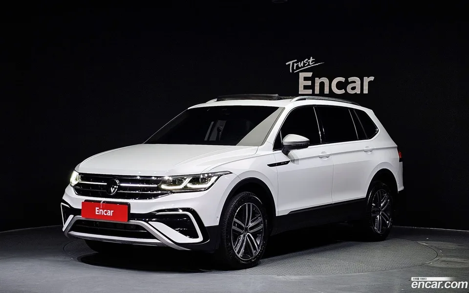 Volkswagen Tiguan Allspace 2.0 TSI 2023 — фото 1, купить с доставкой в Москву