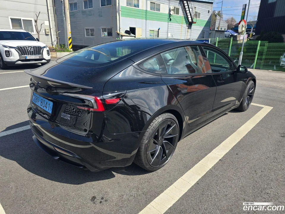 Tesla Model 3 AWD 2026 — миниатюра 2