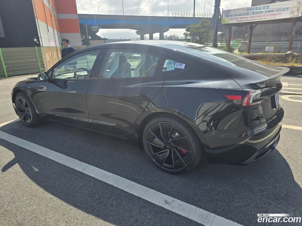 Tesla Model 3 AWD 2026 — миниатюра 4