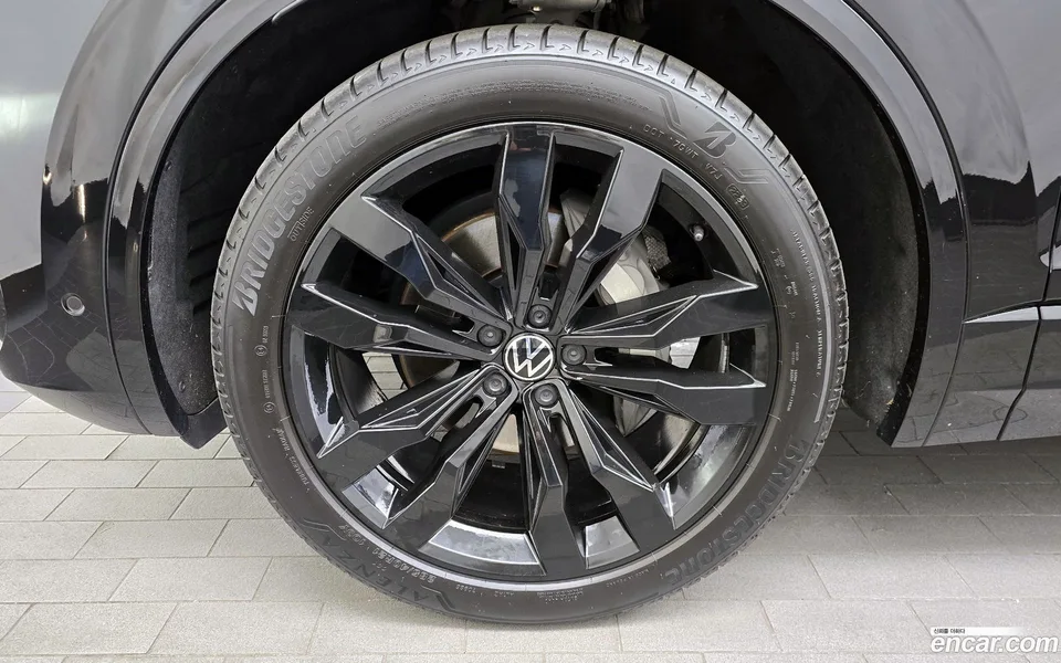 Volkswagen Touareg 3.0 TDI R-Line 2023 — миниатюра 2