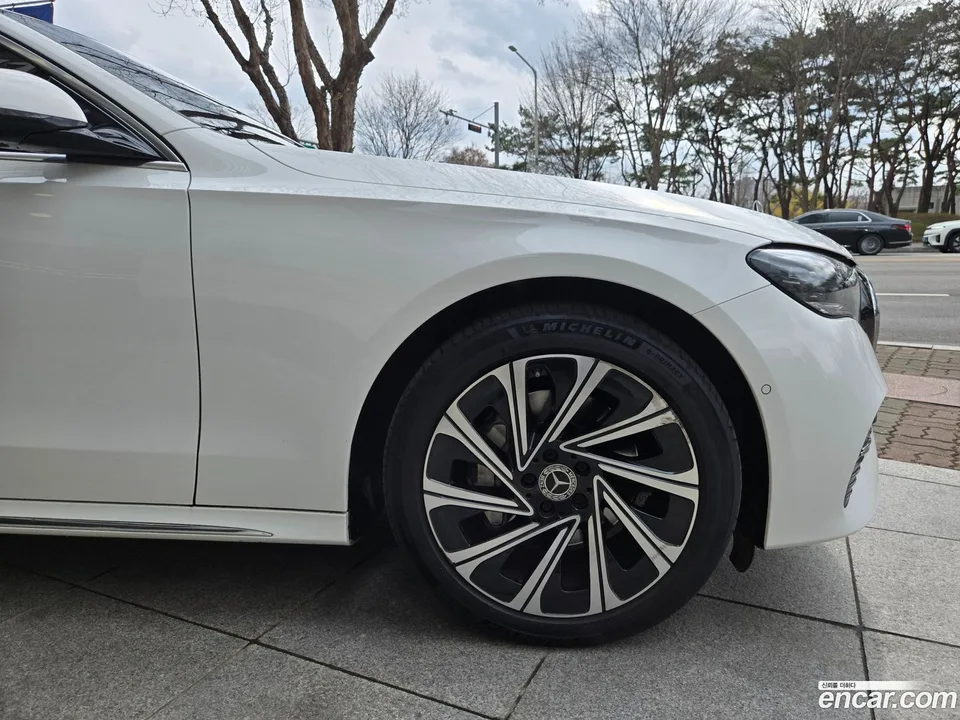 Mercedes-Benz E-Class E300 4MATIC 2024 — миниатюра 2