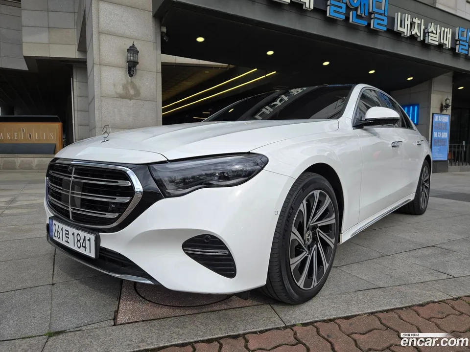 Mercedes-Benz E-Class E300 4MATIC 2024 — фото 1, купить с доставкой в Москву