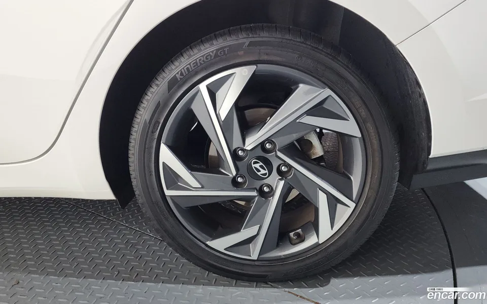 Hyundai Avante CN7 1.6 2023 — миниатюра 2