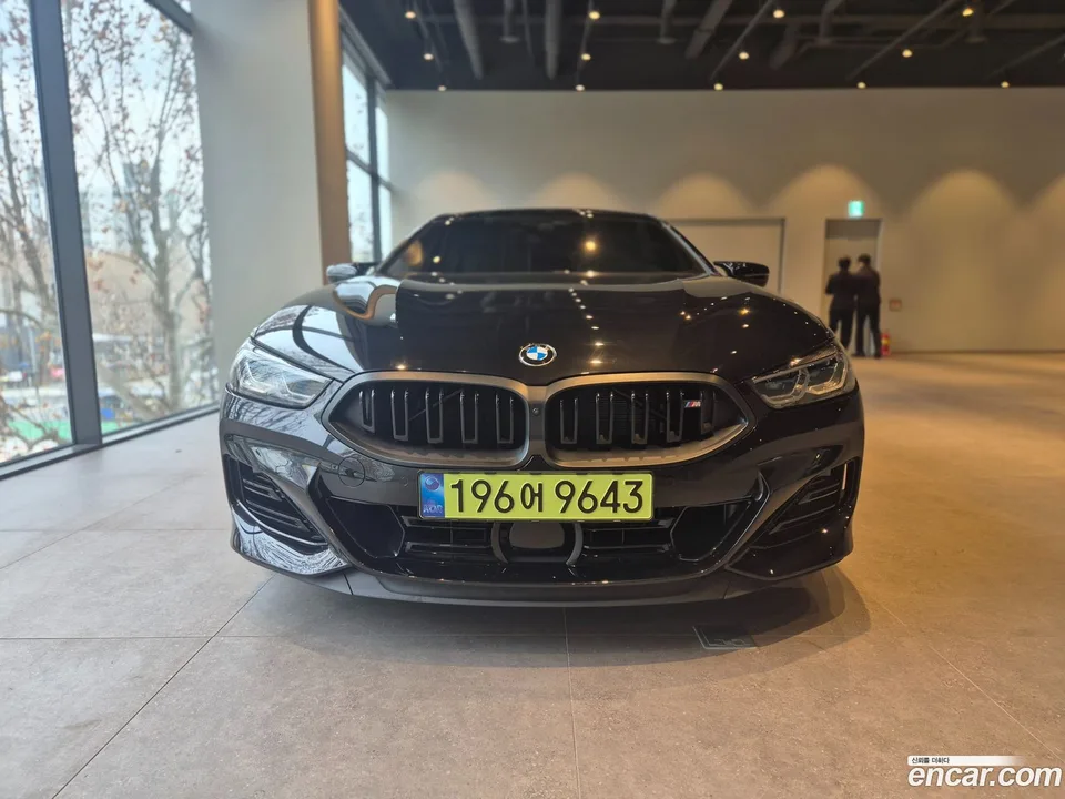 BMW 8 Series M850i xDrive 2025 — миниатюра 4