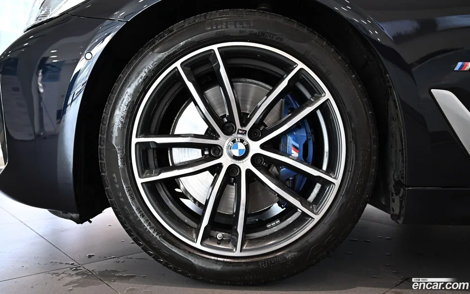 BMW 5 Series 520i M 2023 — миниатюра 2