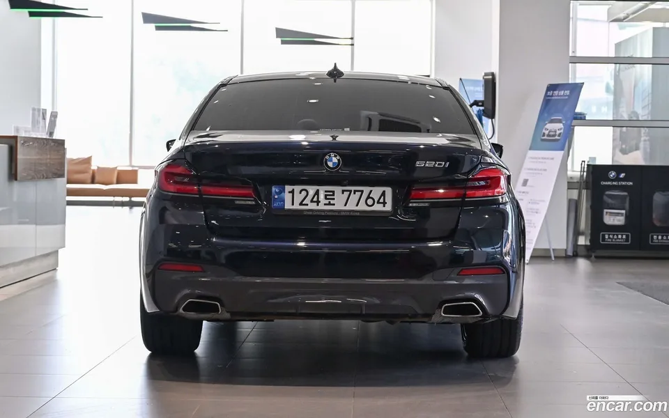 BMW 5 Series 520i M 2023 — миниатюра 3