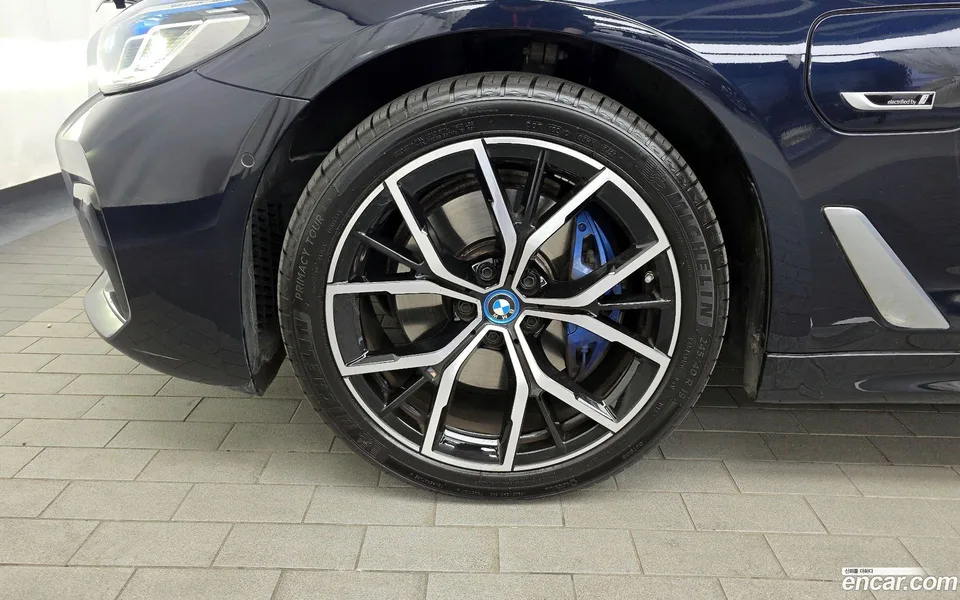 BMW 5 Series 530e M 2022 — миниатюра 2