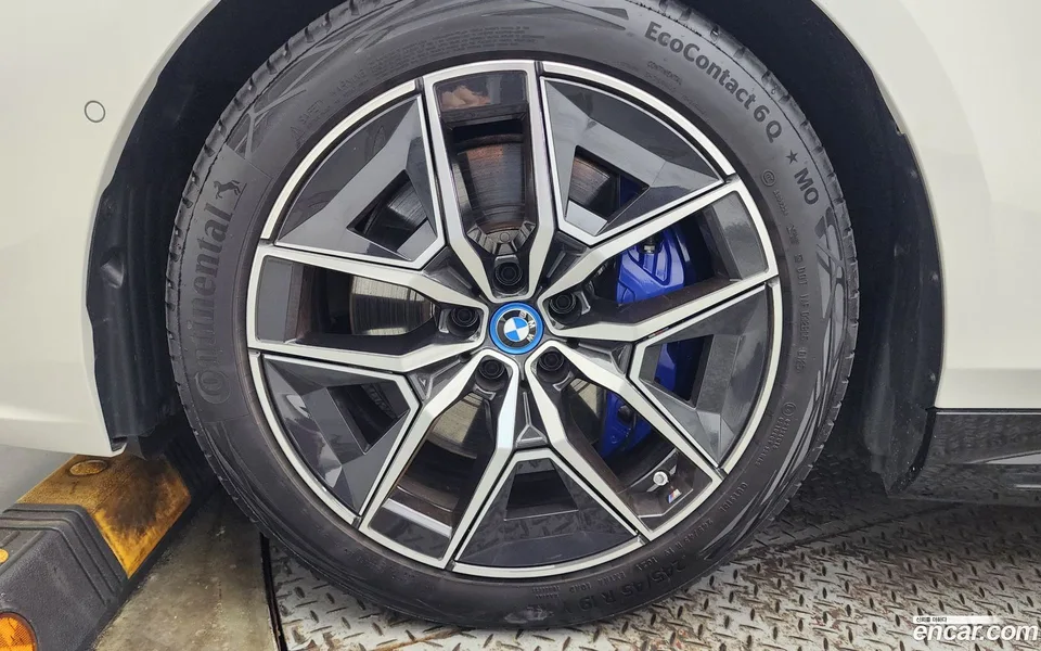 BMW i5 eDrive 40 M 2025 — миниатюра 2