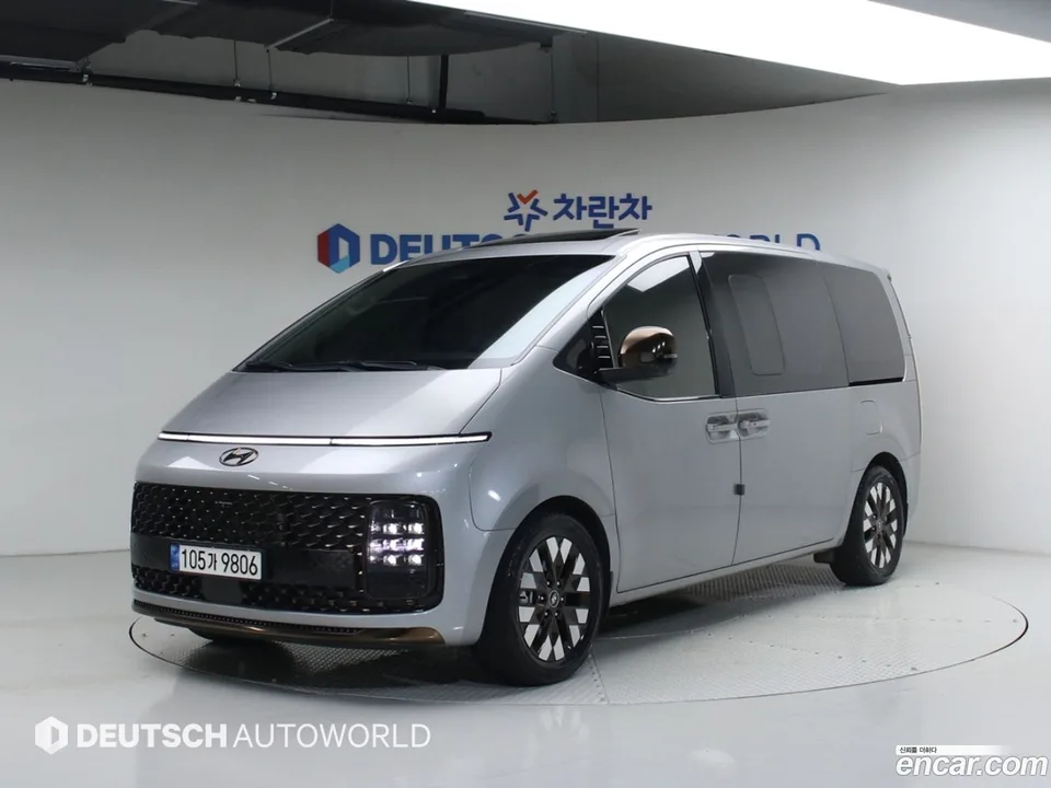 Hyundai Staria 9 2022 — фото 1, купить с доставкой в Москву