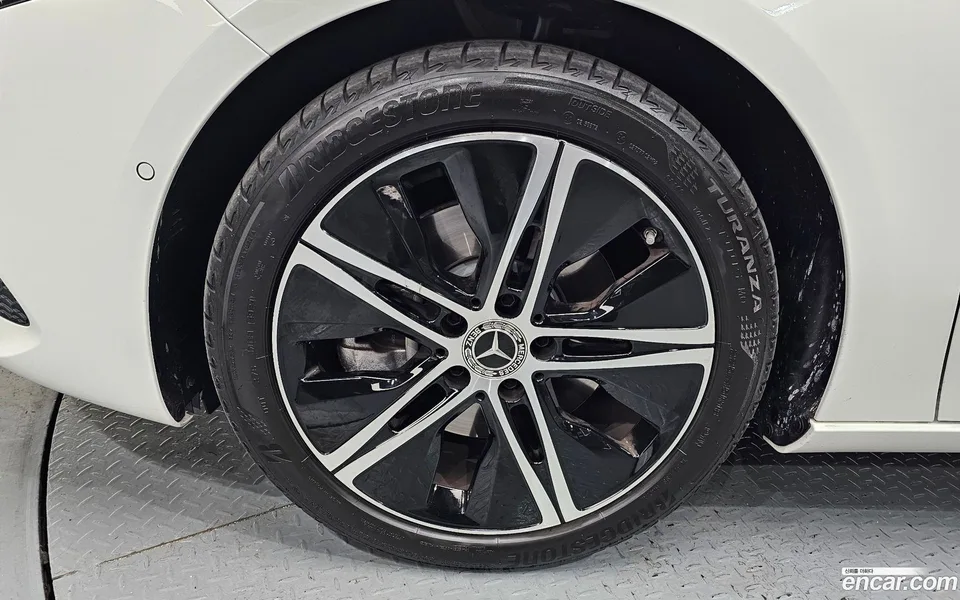 Mercedes-Benz A-Class A220 2025 — миниатюра 2
