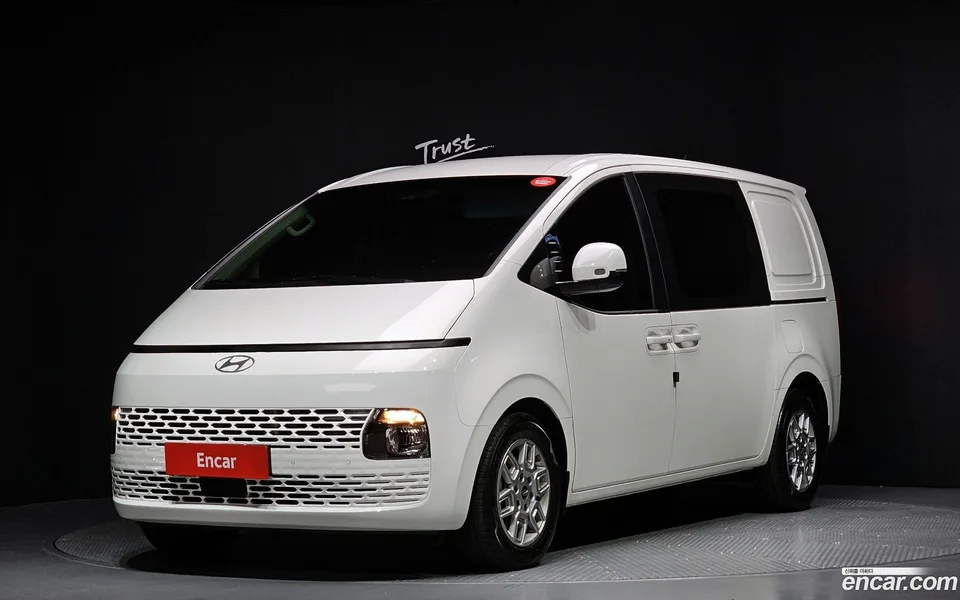 Hyundai Staria 5 2025 — фото 1, купить с доставкой в Москву