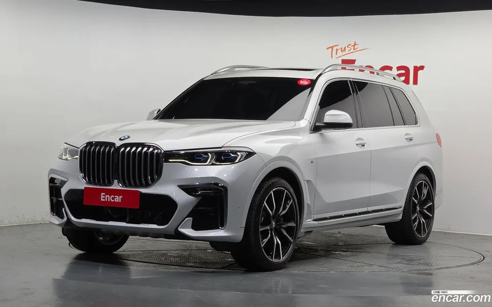 BMW X7 xDrive 40i M 6 2022 — фото 1, купить с доставкой в Москву