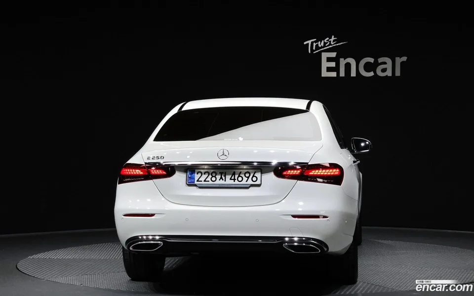 Mercedes-Benz E-Class E250 2023 — миниатюра 4