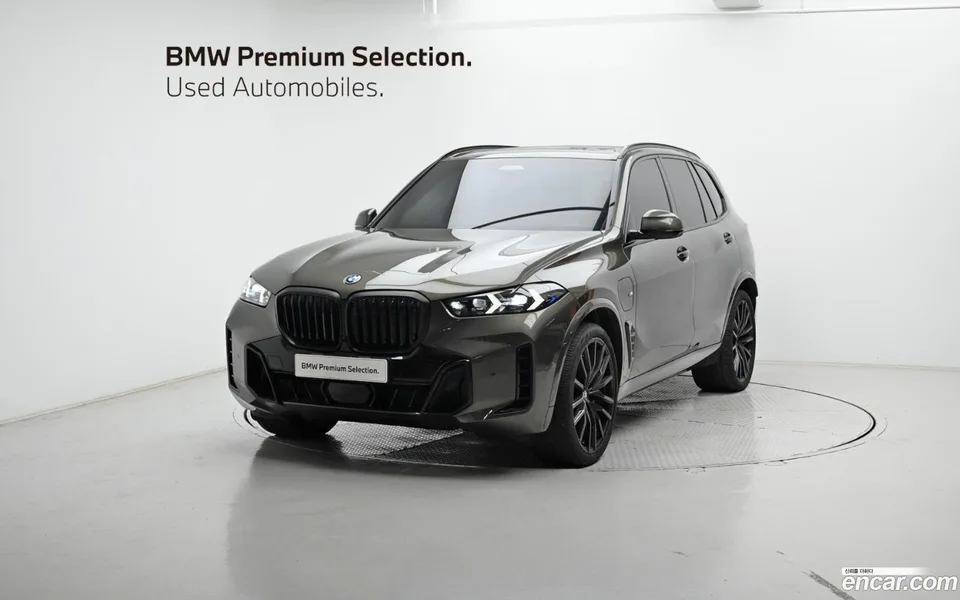 BMW X5 xDrive 50e M 2024 — фото 1, купить с доставкой в Москву
