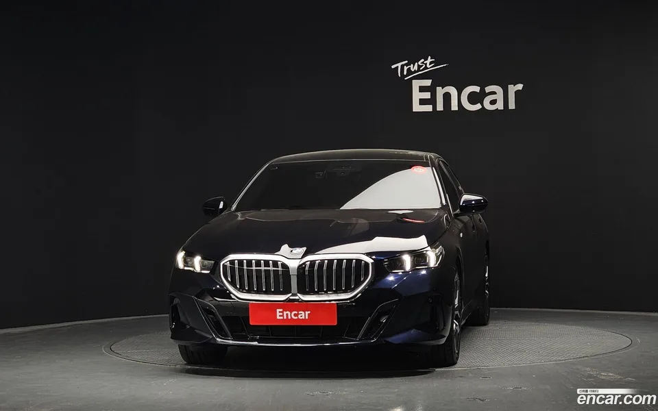 BMW 5 Series 520i M 2025 — thumbnail 3