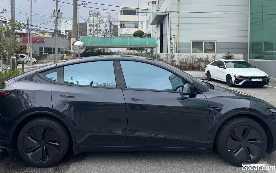 Tesla Model Y RWD 2025 — миниатюра 3