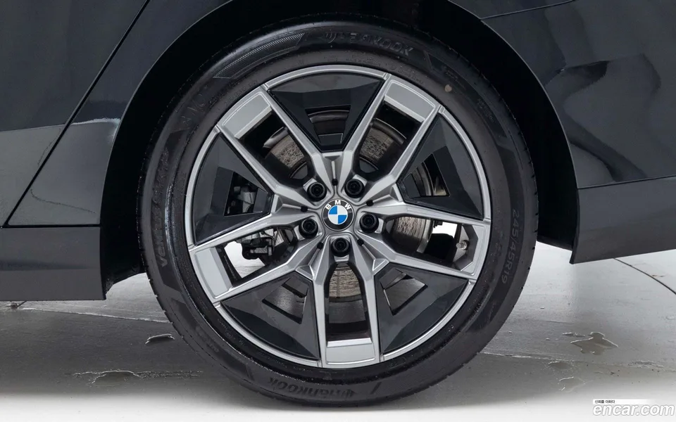 BMW 5 Series 520i 2025 — миниатюра 2