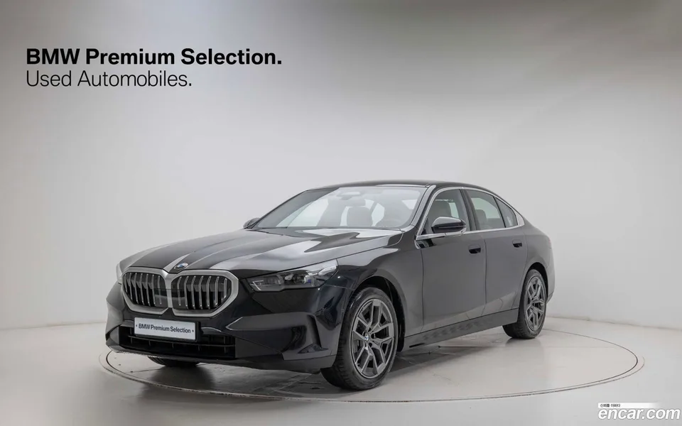 BMW 5 Series 520i 2025 — фото 1, купить с доставкой в Москву