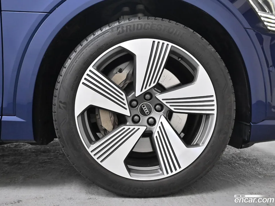 Audi e-tron 55 2022 — миниатюра 5