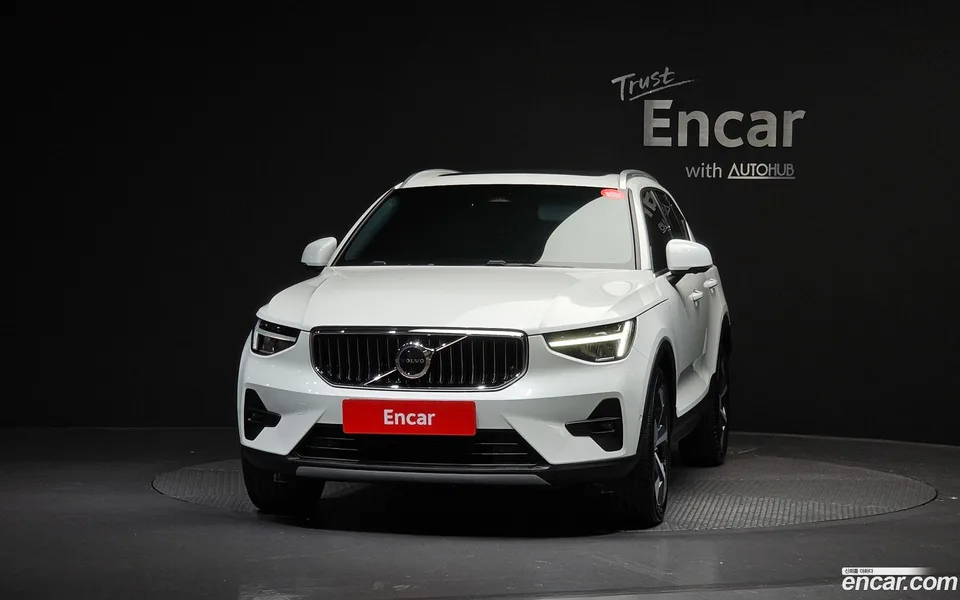 Volvo XC40 B4 2023 — миниатюра 3