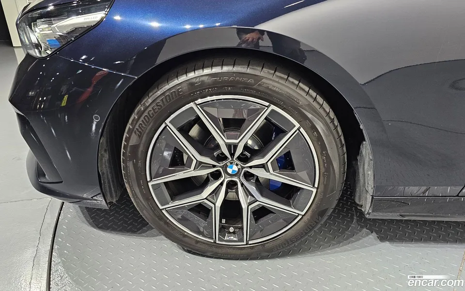BMW 5 Series 520i M 2025 — миниатюра 2