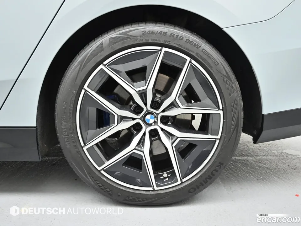 BMW 5 Series 523d M 2023 — миниатюра 5