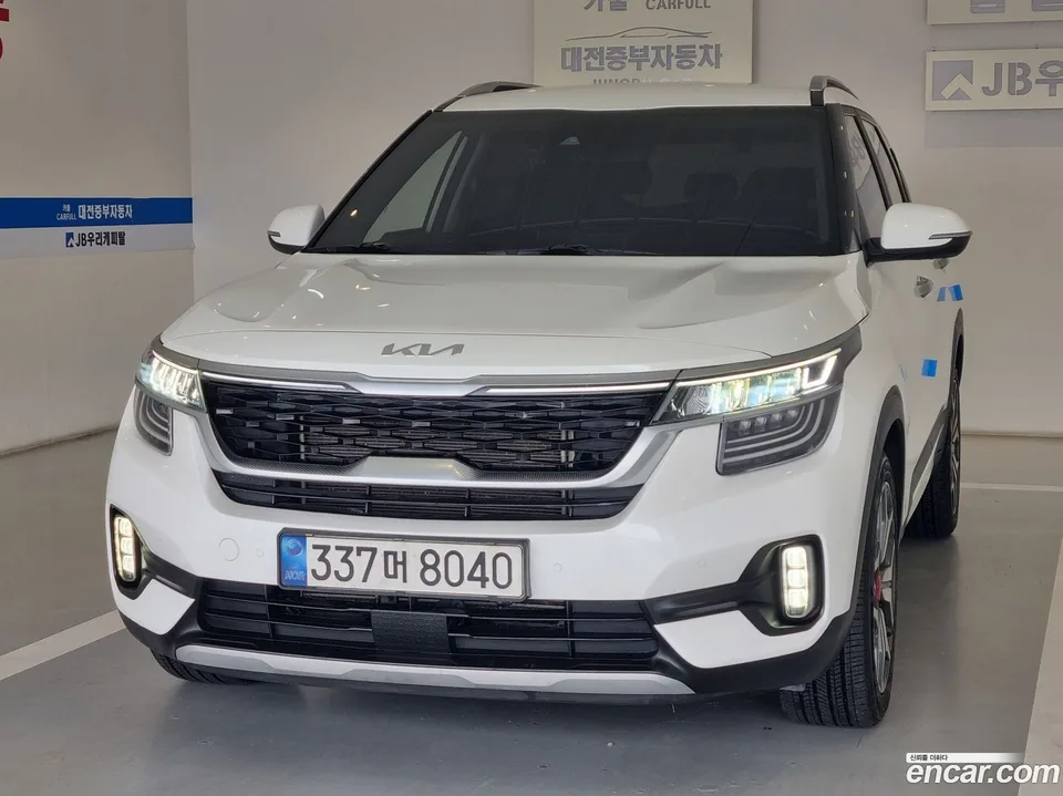 Kia Seltos 1.6 2WD 2022 — photo 1, buy with delivery to Moscow