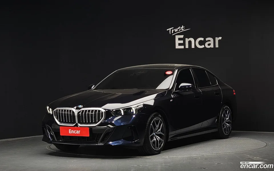 BMW 5 Series 520i M 2025 — фото 1, купить с доставкой в Москву
