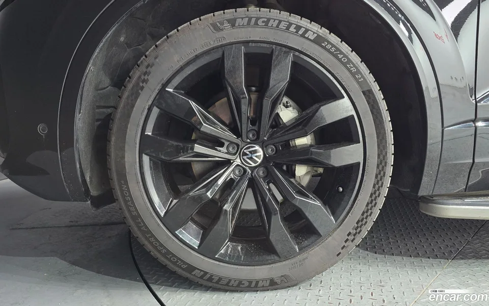 Volkswagen Touareg 3.0 TDI R-Line 2023 — миниатюра 2