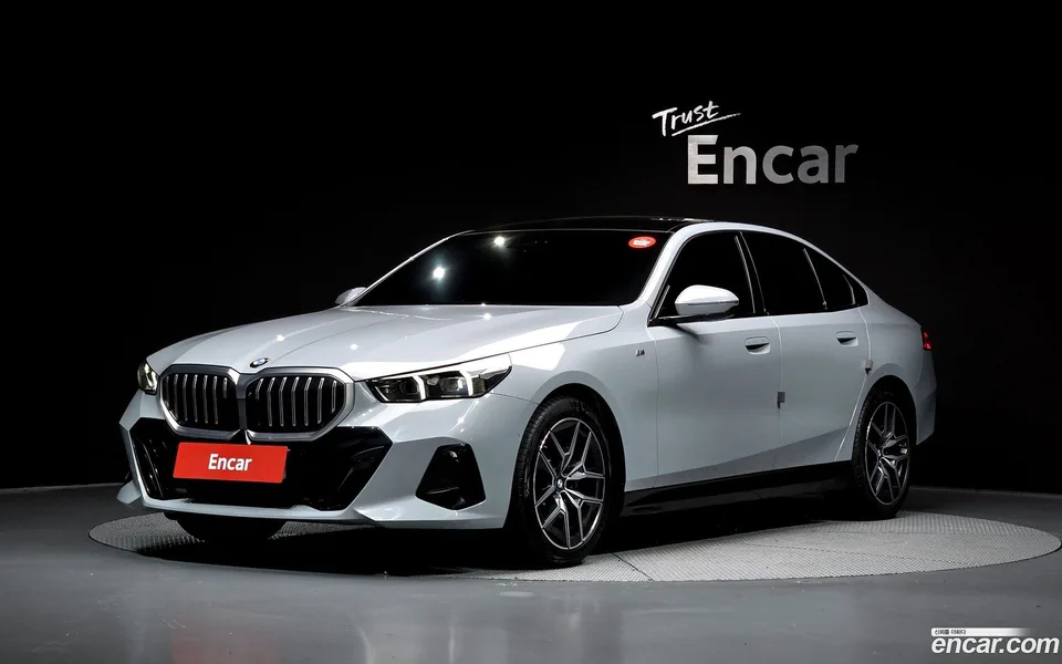 BMW 5 Series 520i M 2025 — фото 1, купить с доставкой в Москву