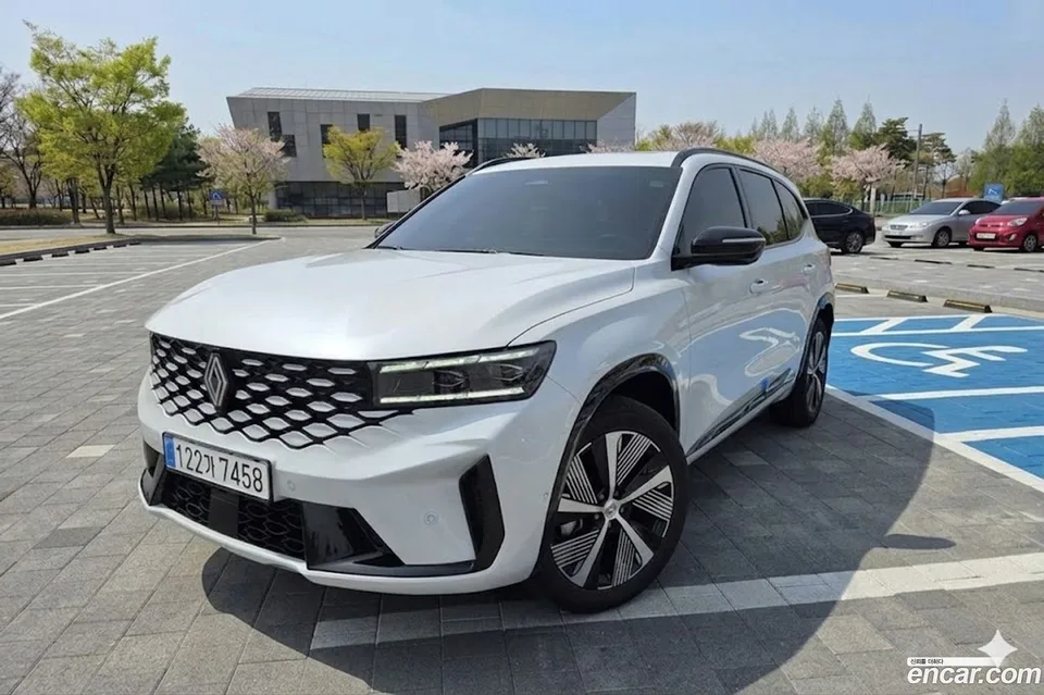 Renault Samsung Grand Koleos 1.5 E-TECH 2WD 2024 — фото 1, купить с доставкой в Москву