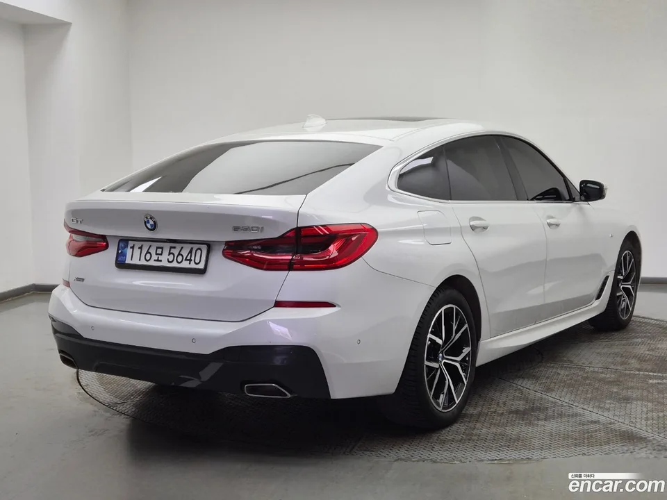 BMW 6 Series GT 630i xDrive M 2023 — миниатюра 4