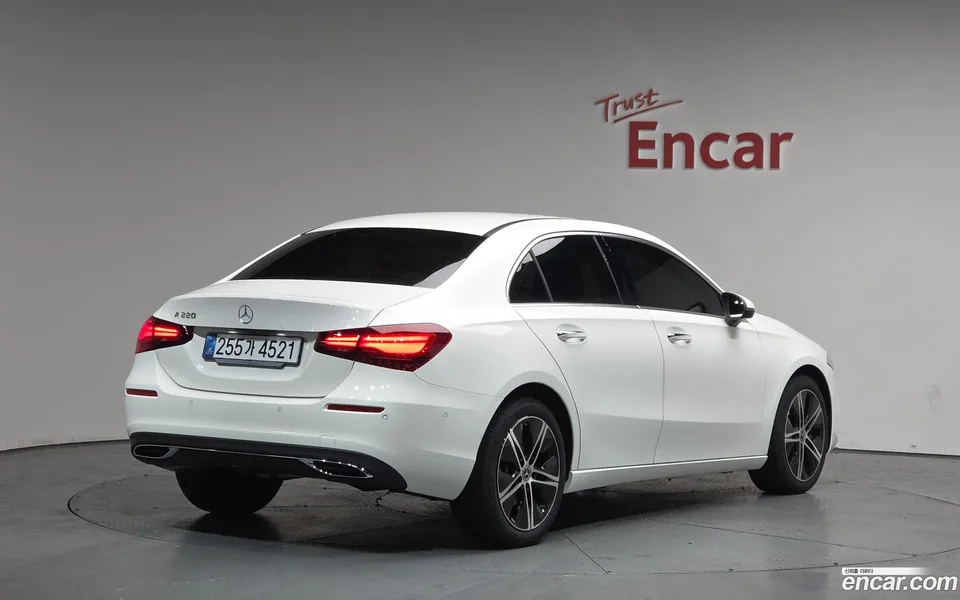 Mercedes-Benz A-Class A220 2025 — миниатюра 2