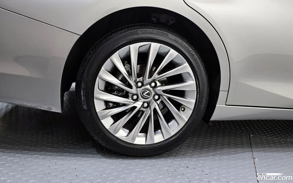 Lexus ES 300h 2024 — миниатюра 2
