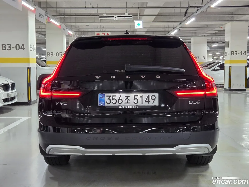 Volvo V90 Cross Country B5 AWD 2025 — миниатюра 5