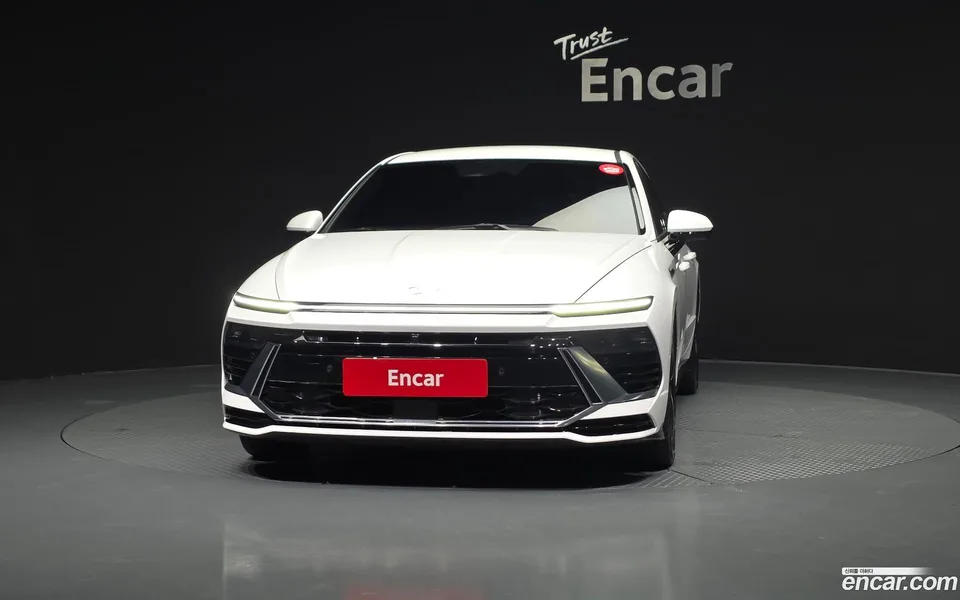 Hyundai Sonata The Edge Hybrid 2023 — миниатюра 3