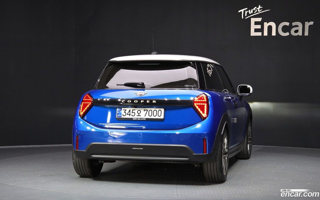 MINI Cooper C 2024 — 4